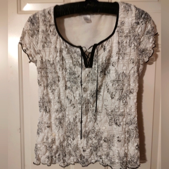 Dress Barn Tops - 🖤🤍🖤 Romantic Black & White Sheer Floral Lace & Satin Top - L